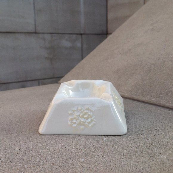 Belleek Pottery Ireland THORN 4 Well ASHTRAY (1965-1980) - Picture 1 of 16